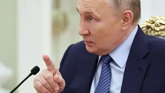 Putin threatens to target any Western troops in Ukraine Putin threatens to target any Western troops in Ukraine