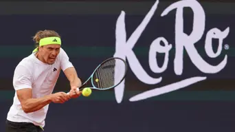 Zverev battles in Halle, faces Medvedev in semis Zverev battles in Halle, faces Medvedev in semis