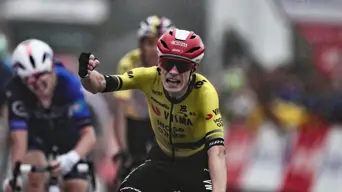 Vingegaard wins on Vuelta mountain to take overall lead Vingegaard wins on Vuelta mountain to take overall lead