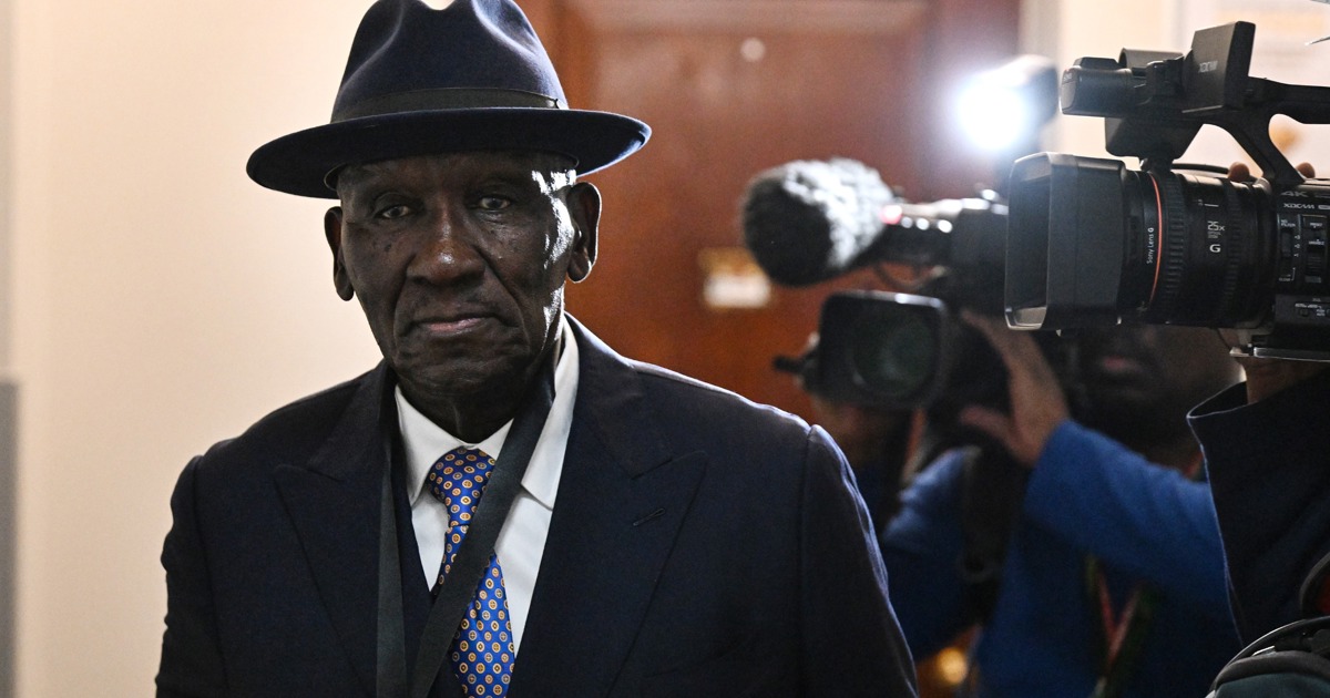 Cele Topic 'Ministers don't instruct national commissioners' - Cele
