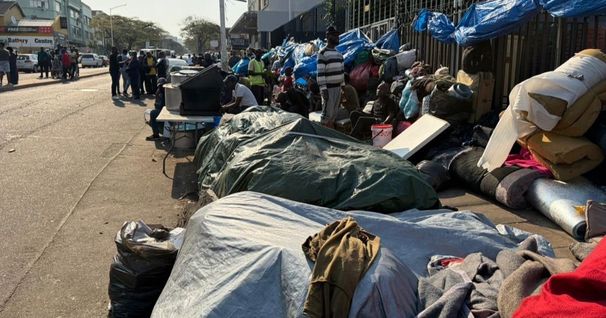 Photo: ewn.co.za Réfugiés à Durban : Des Centaines de Migrants Campent Devant Home Affairs