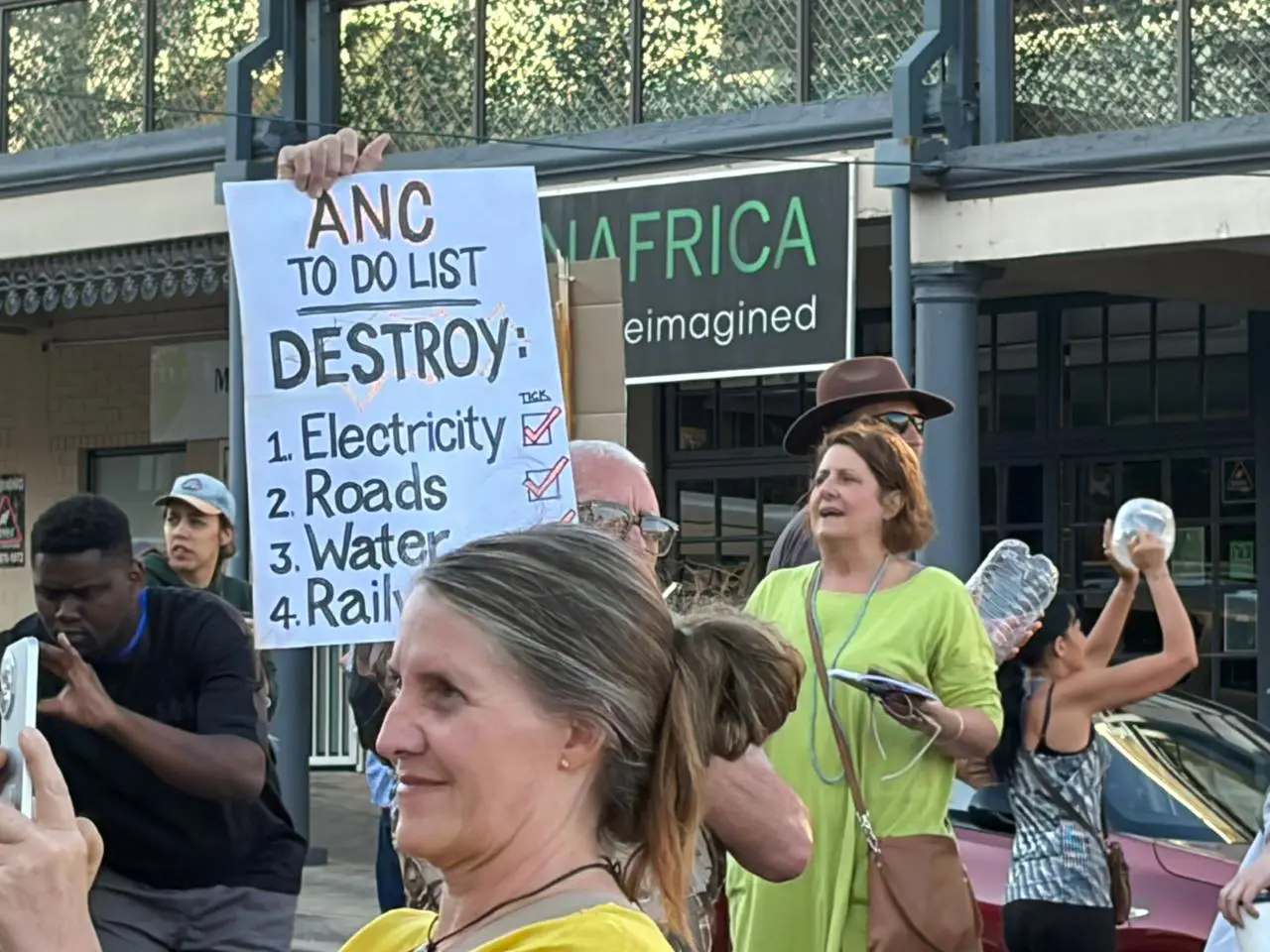 Joburg residents protest in different parts of the city on Wednesday, 11 February 2026, due to prolonged water outages. Picture: Dimakatso Leshoro/EWN Joburg residents protest in different parts of the city on Wednesday, 11 February 2026, due to prolonged water outages. Picture: Dimakatso Leshoro/EWN