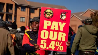 SAMWU slams Tshwane councillors after voting for salary hikes SAMWU slams Tshwane councillors after voting for salary hikes