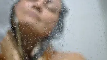 Which is better: bath or shower? An expert breaks down your hygiene routine Which is better: bath or shower? An expert breaks down your hygiene routine