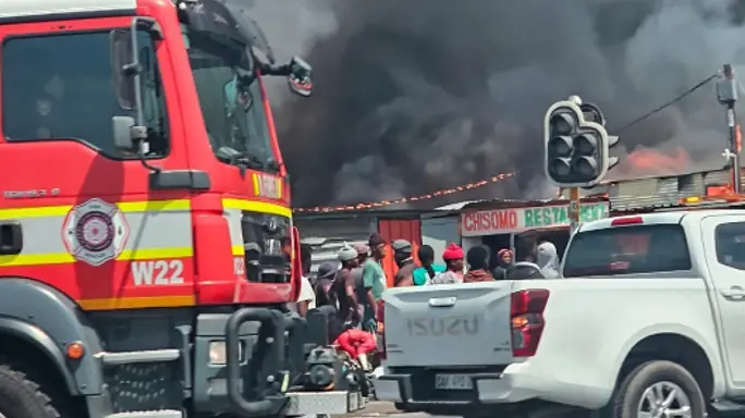 Winds hamper efforts to battle Dunoon informal settlement fire