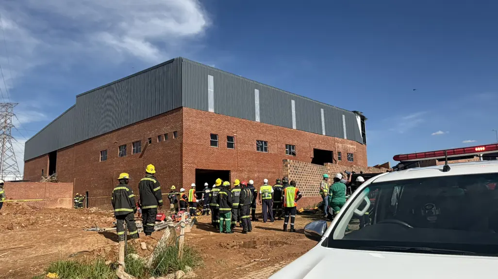Ormonde building collapse: At least 15 construction workers believed to ...