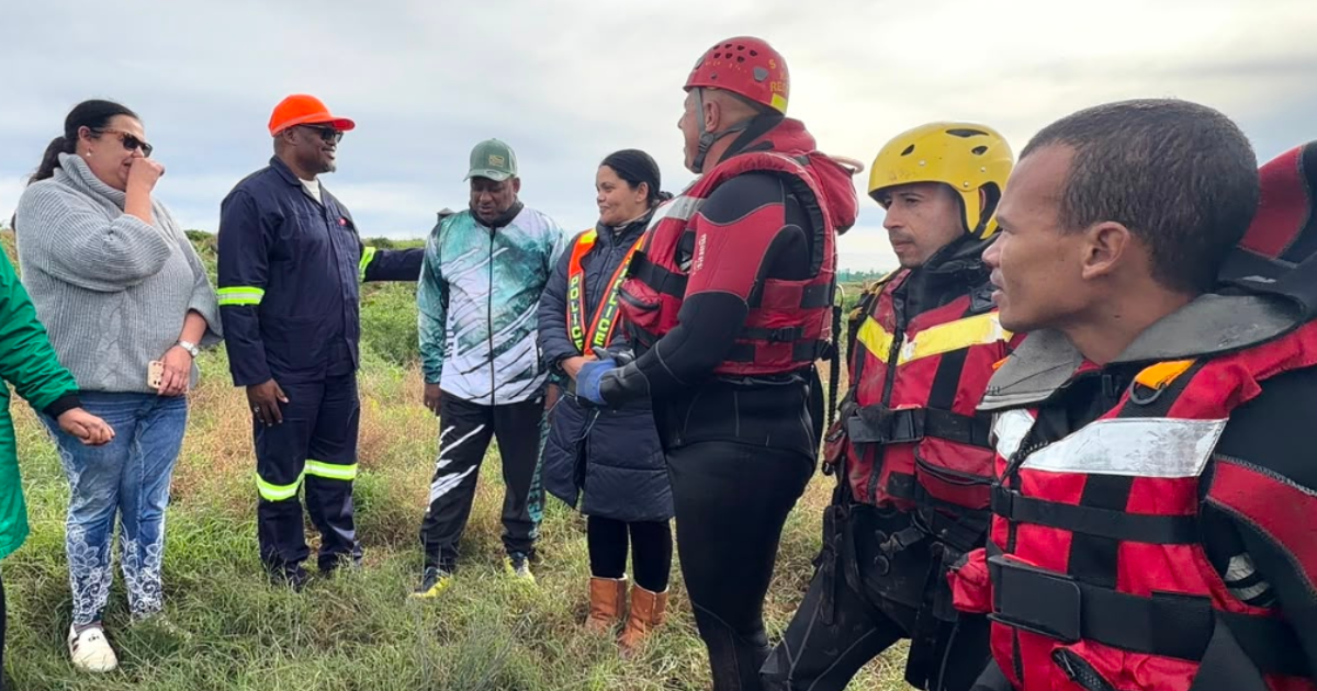 Two dead, one missing after bakkie carrying Zimbabwean nationals is swept off flooded Addo bridge
