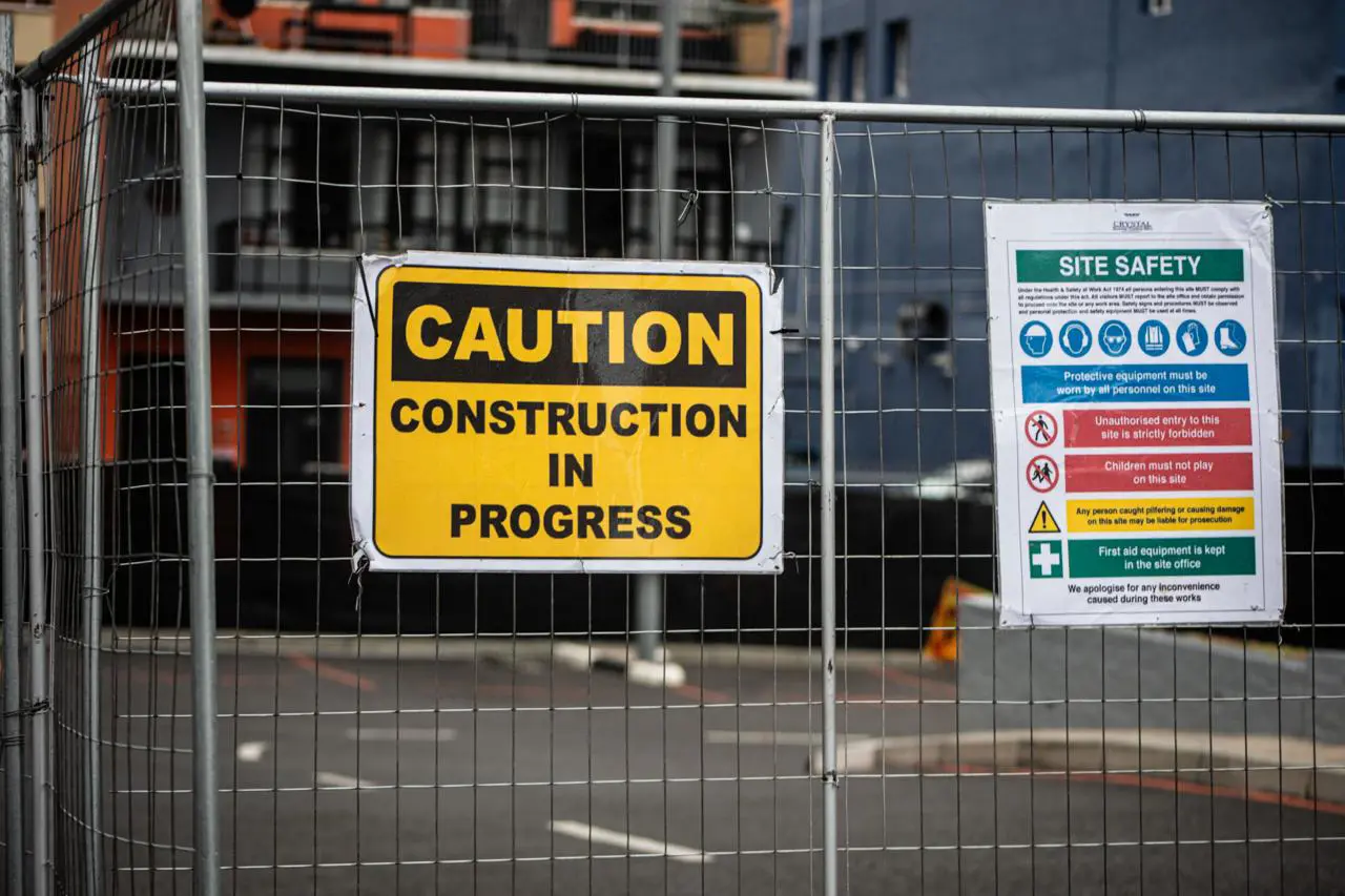 DPWI restarting reinforcement of dome tent meant to serve as National Assembly chamber. Picture: Kayleen Morgan/EWN DPWI restarting reinforcement of dome tent meant to serve as National Assembly chamber. Picture: Kayleen Morgan/EWN