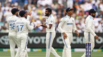 India close in on lead despite South African strikes India close in on lead despite South African strikes
