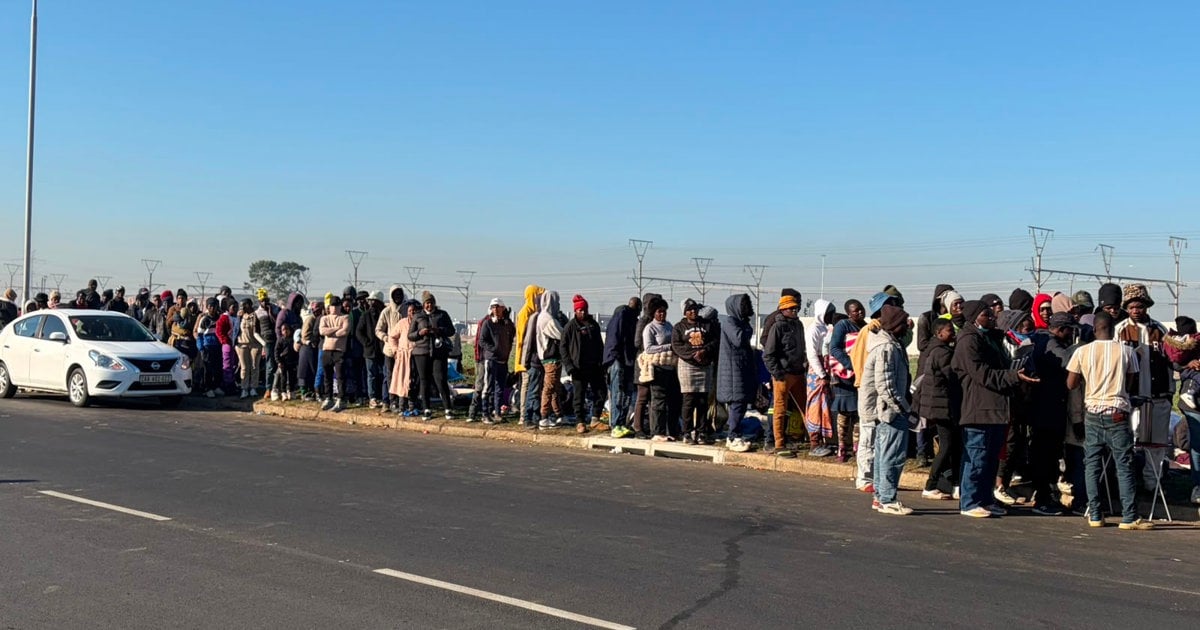 IN PICS | Stranded undocumented migrants hopeful about leaving Cape Town