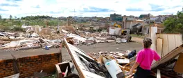 Tornado kills six, injures 750 as it wrecks southern Brazil town Tornado kills six, injures 750 as it wrecks southern Brazil town