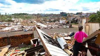 Tornado kills six, injures 750 as it wrecks southern Brazil town Tornado kills six, injures 750 as it wrecks southern Brazil town
