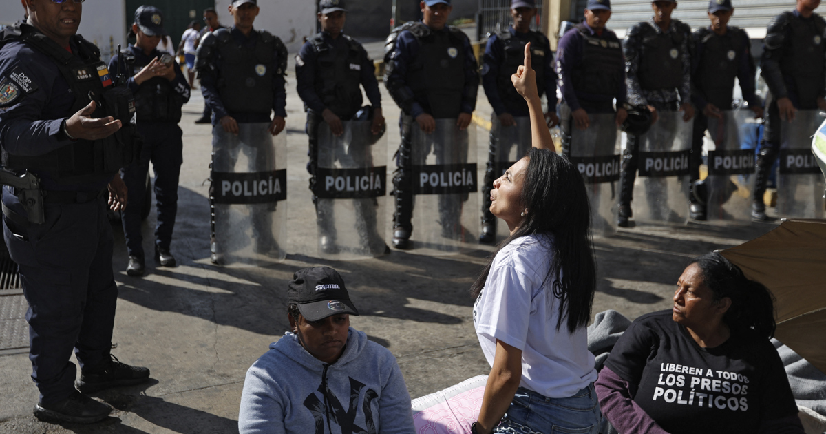 Venezuela frees 17 political prisoners before amnesty law
