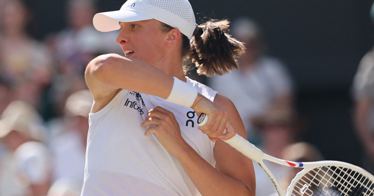 Swiatek destroys Anisimova to win first Wimbledon title