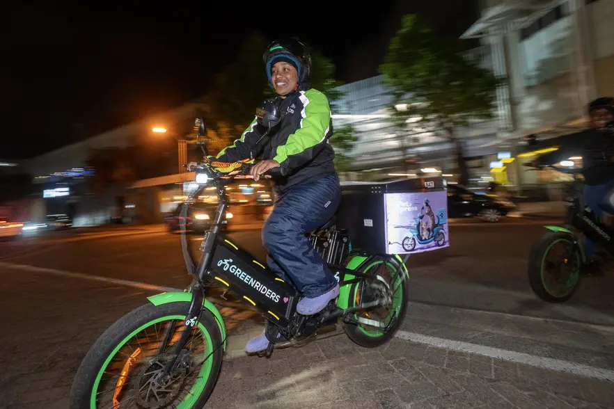 Pitcher and her Green Riders colleagues head home to Manenberg from Cavendish Square. She often rides with a group of riders who also live in Manenberg as a way to stay safe. Picture: David Harrison/@GroundUp News Pitcher and her Green Riders colleagues head home to Manenberg from Cavendish Square. She often rides with a group of riders who also live in Manenberg as a way to stay safe. Picture: David Harrison/@GroundUp News
