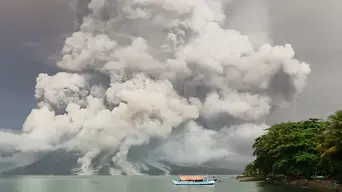 Indonesia volcano eruption shuts more airports, ash reaches Malaysia Indonesia volcano eruption shuts more airports, ash reaches Malaysia