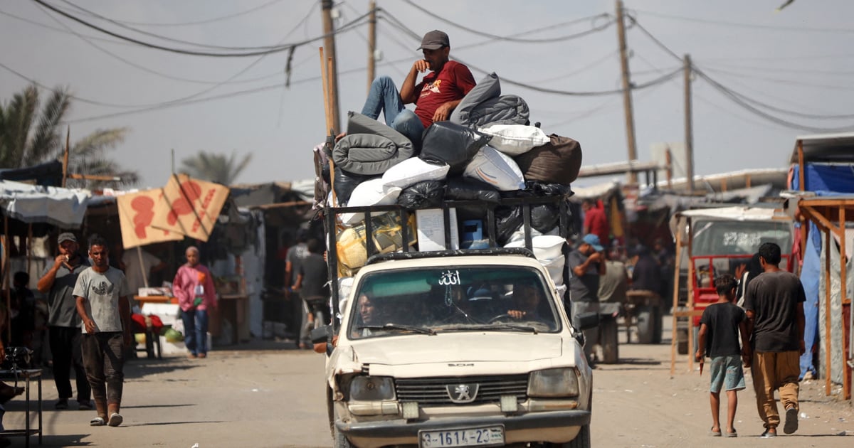 Palestinians retrieve belongings from West Bank camp before home demolitions