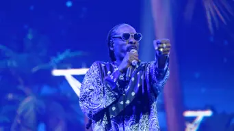 Snoop Dogg becomes co-owner of Championship club Swansea Snoop Dogg becomes co-owner of Championship club Swansea