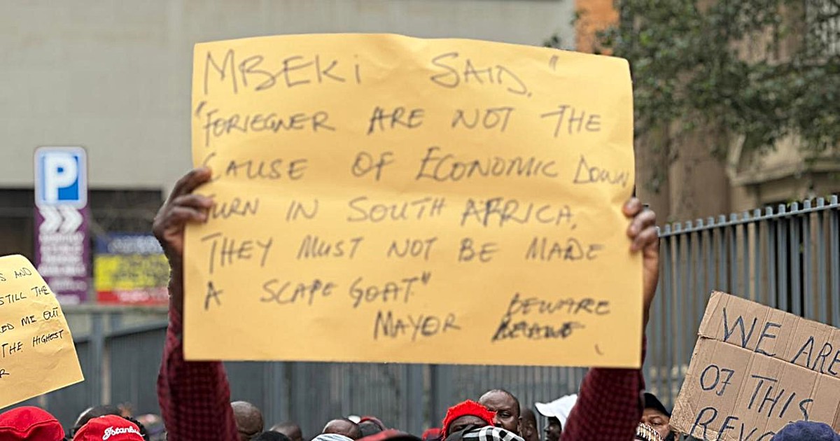 Some informal traders in Joburg CBD question CoJ operation to regulate ...