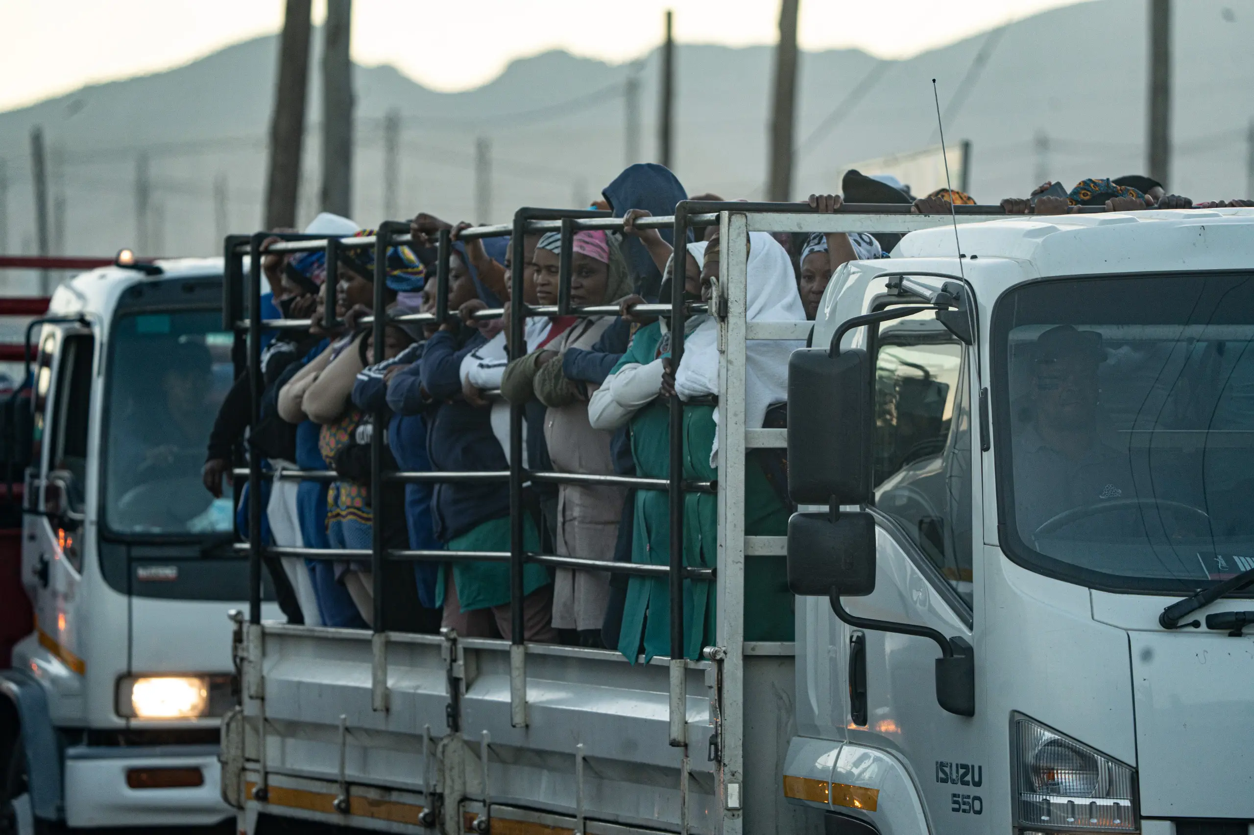 Farmworkers on their way to work in De Doorns, in the Western Cape. Picture: Kayleen Morgan/EWN Farmworkers on their way to work in De Doorns, in the Western Cape. Picture: Kayleen Morgan/EWN