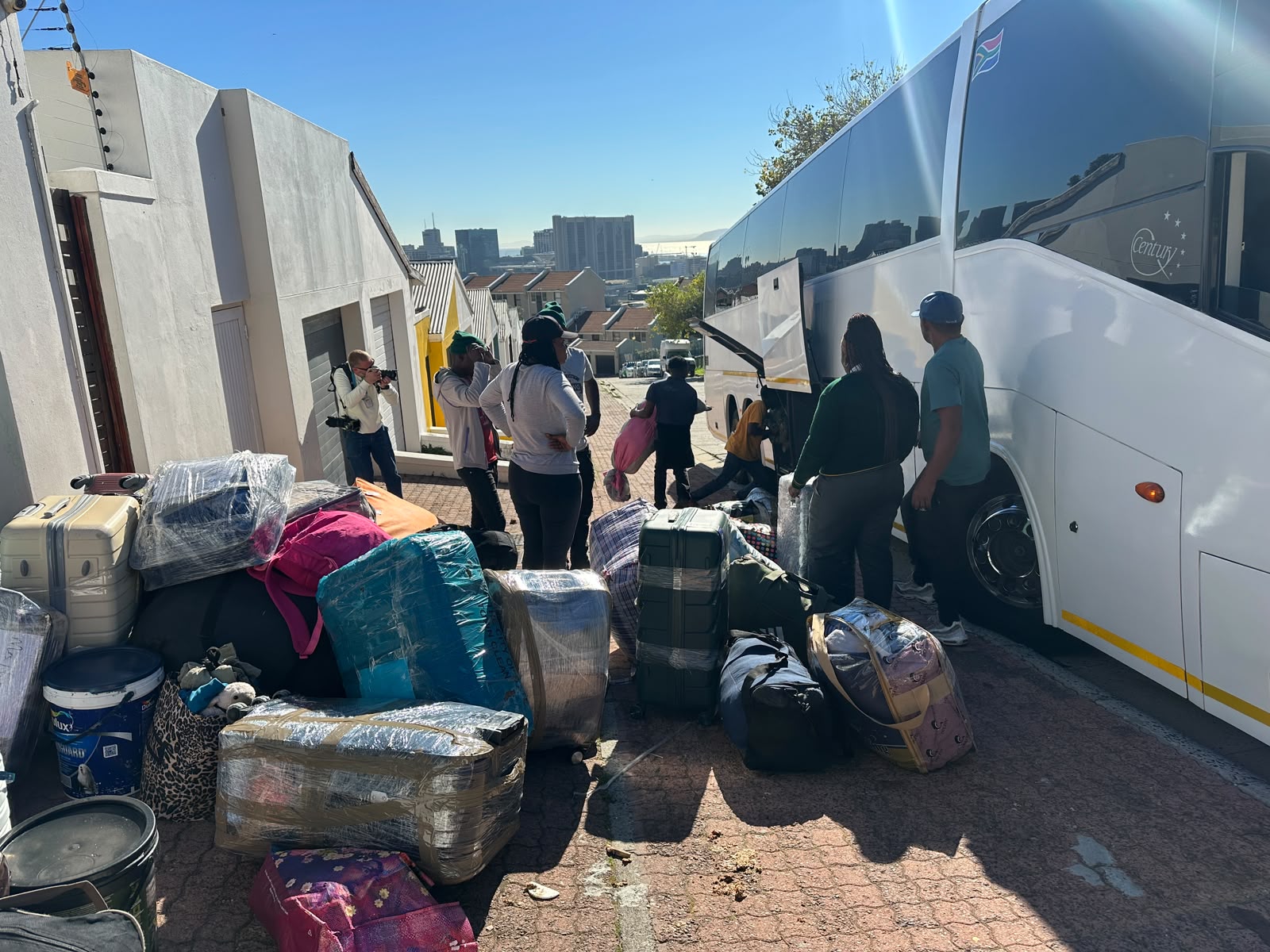 Cape Town to Zimbabwe: 300 nationals repatriated back home