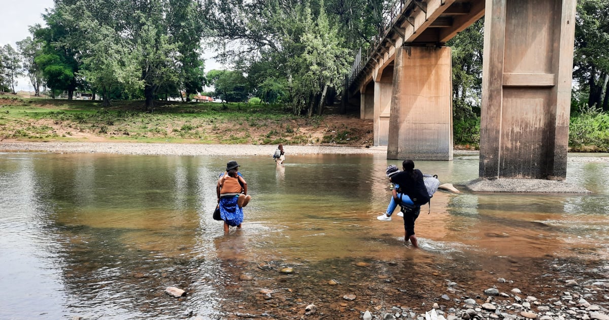 Mohale’s Hoek bottleneck leaves thousands stranded, pushing migrant workers into illegal border crossings