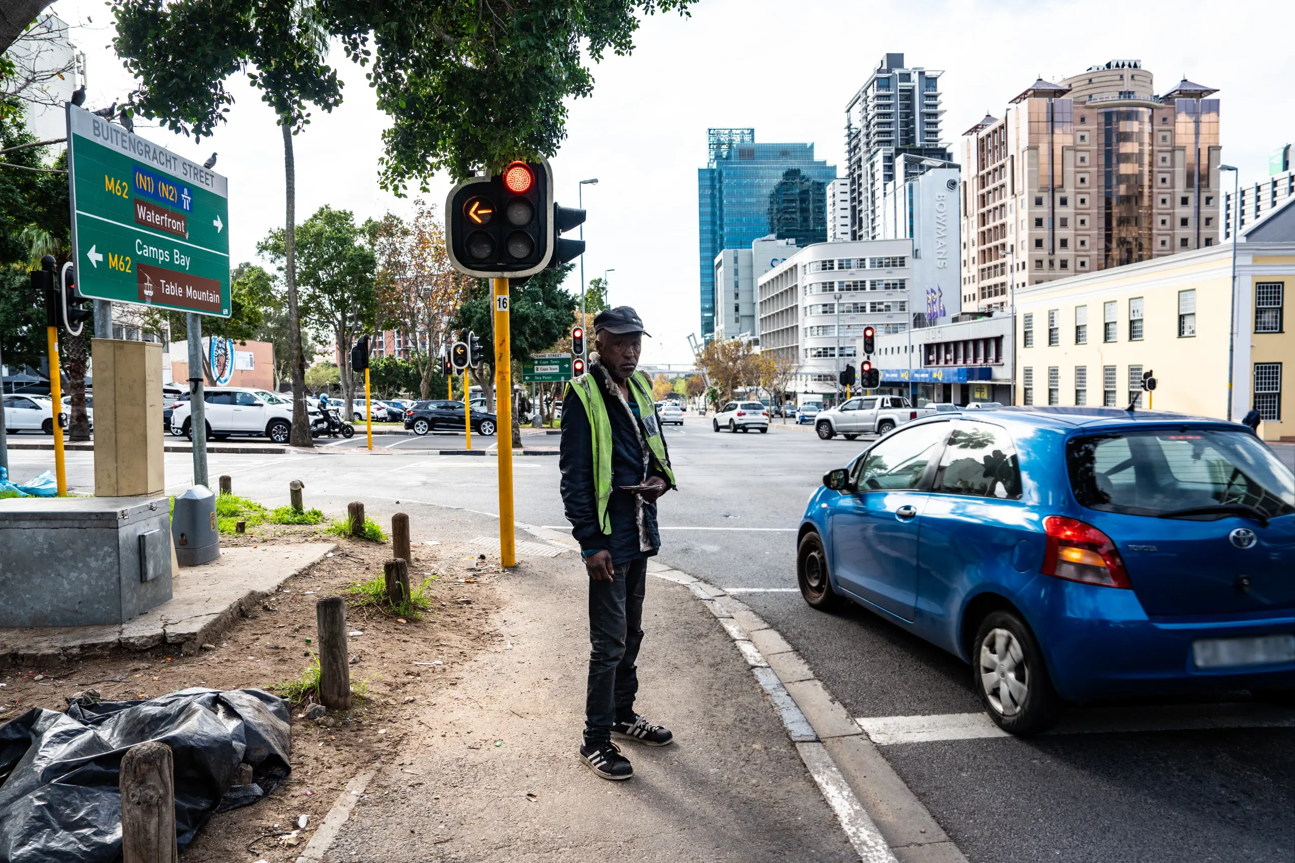 A man who is part of a group of 200 homeless people facing eviction stands on the corner of Beitengracht street in Cape Town’s city centre. Picture: Kayleen Morgan/ Eyewitness News A man who is part of a group of 200 homeless people facing eviction stands on the corner of Beitengracht street in Cape Town’s city centre. Picture: Kayleen Morgan/ Eyewitness News