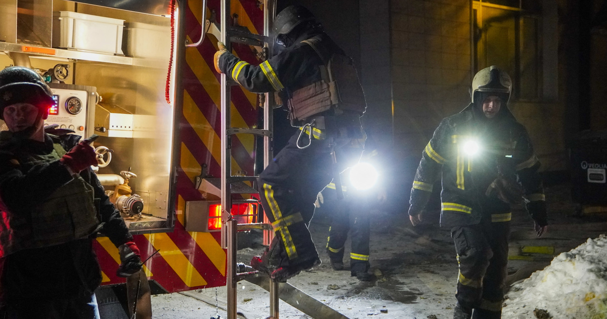 Russia resumes strikes on freezing Ukrainian capital ahead of talks