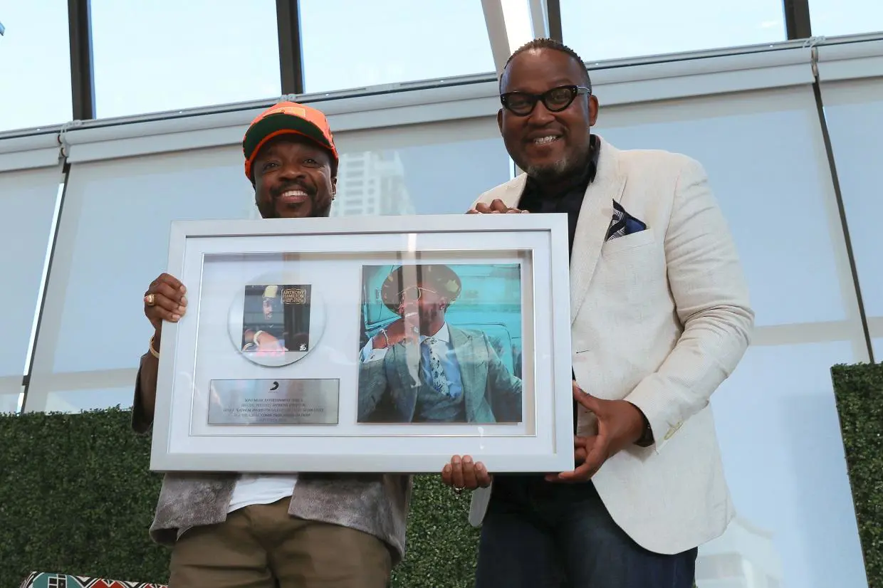 Anthony Hamilton with 702's Bongani Bingwa at Primedia on 20 September 2023 after receiving the South African platinum certification for his career-launching album, 'Coming from Where I'm From'. Picture: 947/Kopano Mohlala Anthony Hamilton with 702's Bongani Bingwa at Primedia on 20 September 2023 after receiving the South African platinum certification for his career-launching album, 'Coming from Where I'm From'. Picture: 947/Kopano Mohlala