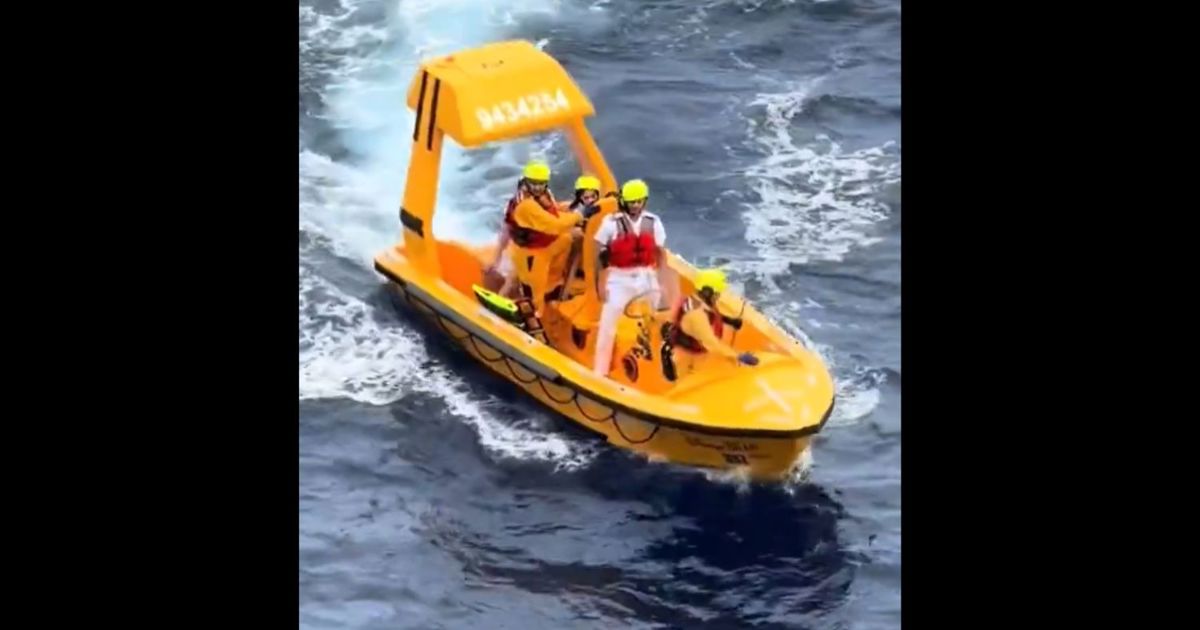 WATCH: Hero dad jumps off Disney cruise ship to save daughter (5) who ...