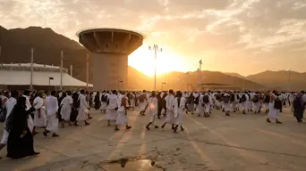Hajj pilgrims gather in Mecca under scorching desert sun Hajj pilgrims gather in Mecca under scorching desert sun