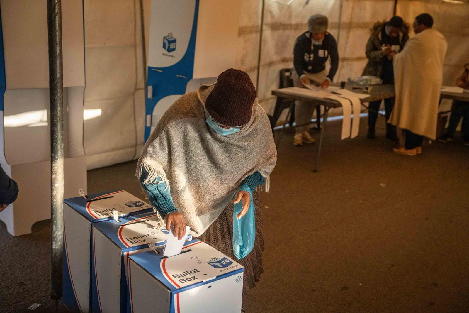 A woman casts her ballot at the Alex voting station in Johannesburg on 29 May 2024. Picture: Jacques Nelles/Eyewitness News A woman casts her ballot at the Alex voting station in Johannesburg on 29 May 2024. Picture: Jacques Nelles/Eyewitness News