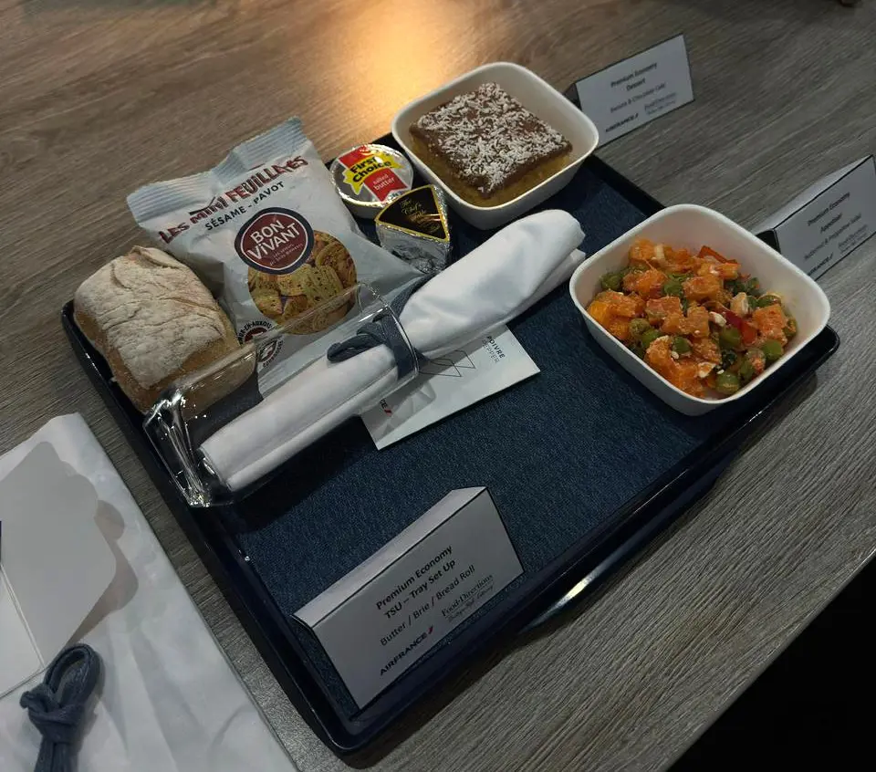 Inside the high-tech kitchen behind your in-flight meal. Picture: Simangele Legodi/EWN Inside the high-tech kitchen behind your in-flight meal. Picture: Simangele Legodi/EWN