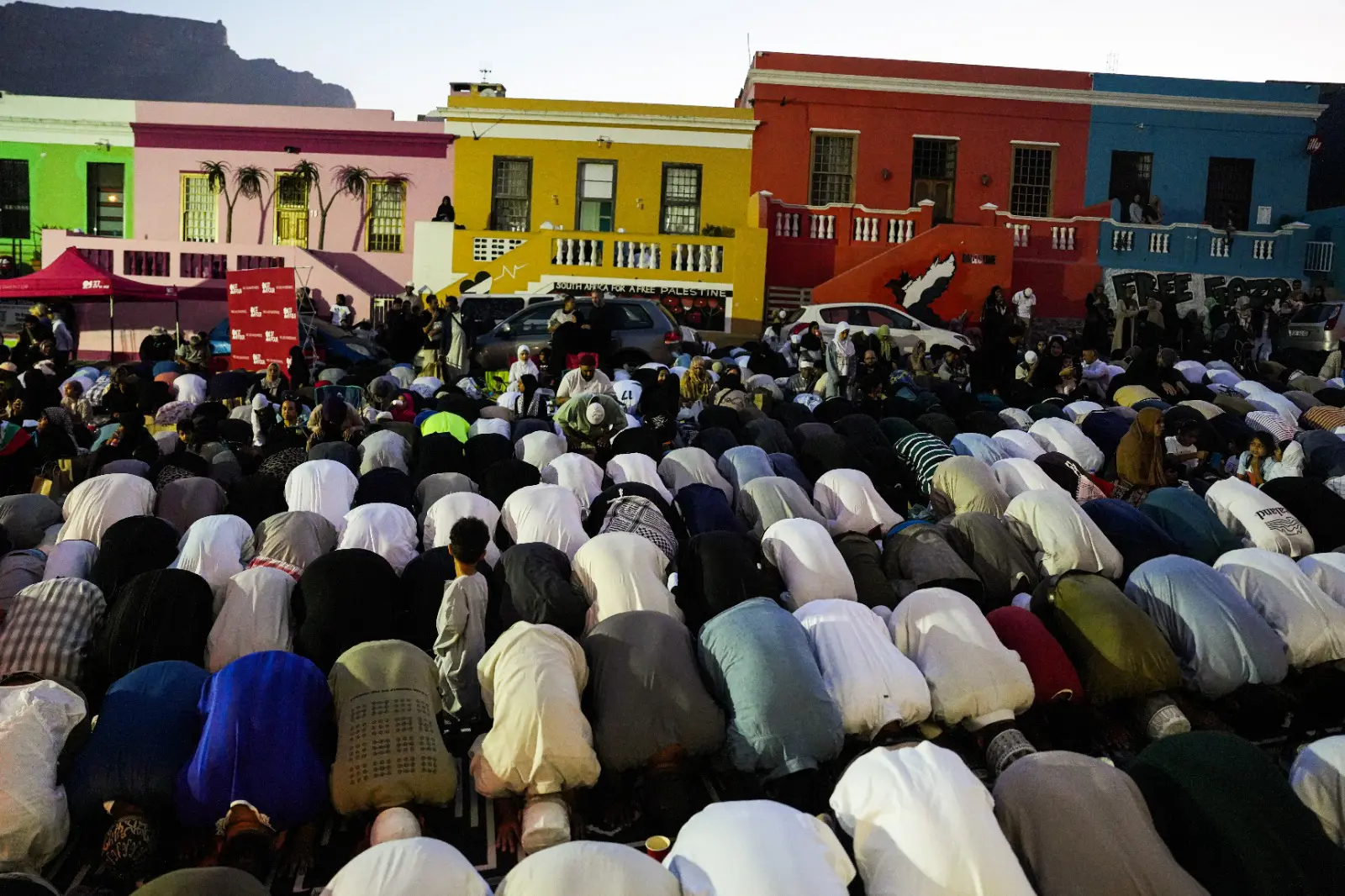 Men kneel side by side to make dua (prayer) on Saturday, 08 March 2025. Picture: Kayleen Morgan/Eyewitness News Men kneel side by side to make dua (prayer) on Saturday, 08 March 2025. Picture: Kayleen Morgan/Eyewitness News