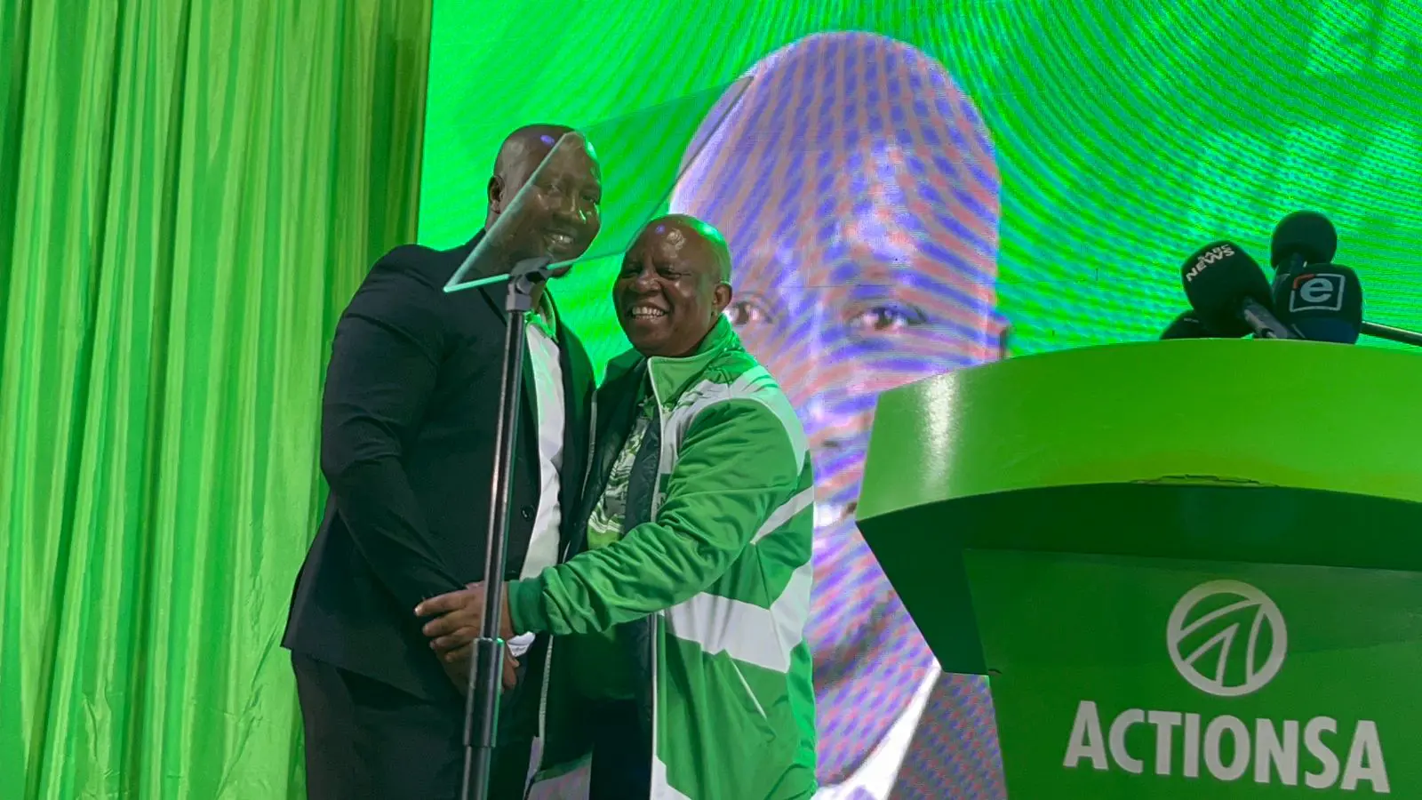 Xolani Khumalo (L) with ActionSA leader Herman Mashaba after he was announced as the party’s mayoral candidate for the Ekurhuleni Municipality. Picture: Thabiso Goba/EWN Xolani Khumalo (L) with ActionSA leader Herman Mashaba after he was announced as the party’s mayoral candidate for the Ekurhuleni Municipality. Picture: Thabiso Goba/EWN
