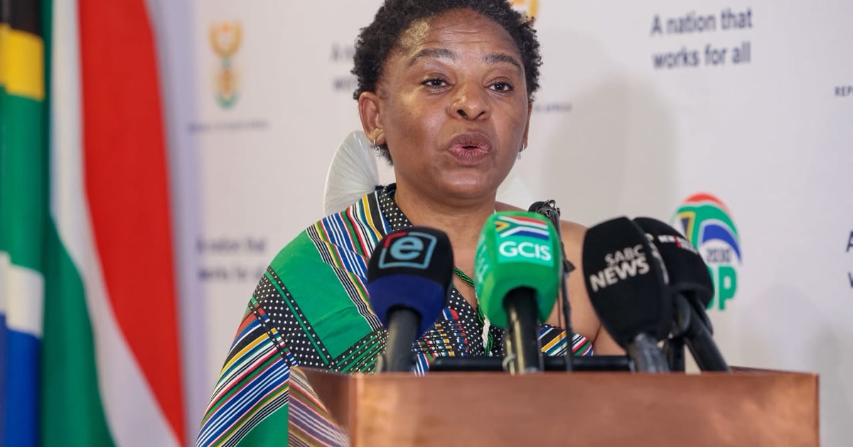 Ntshavheni slams false narrative about SA: 'If you are not happy, leave in peace' - EWN