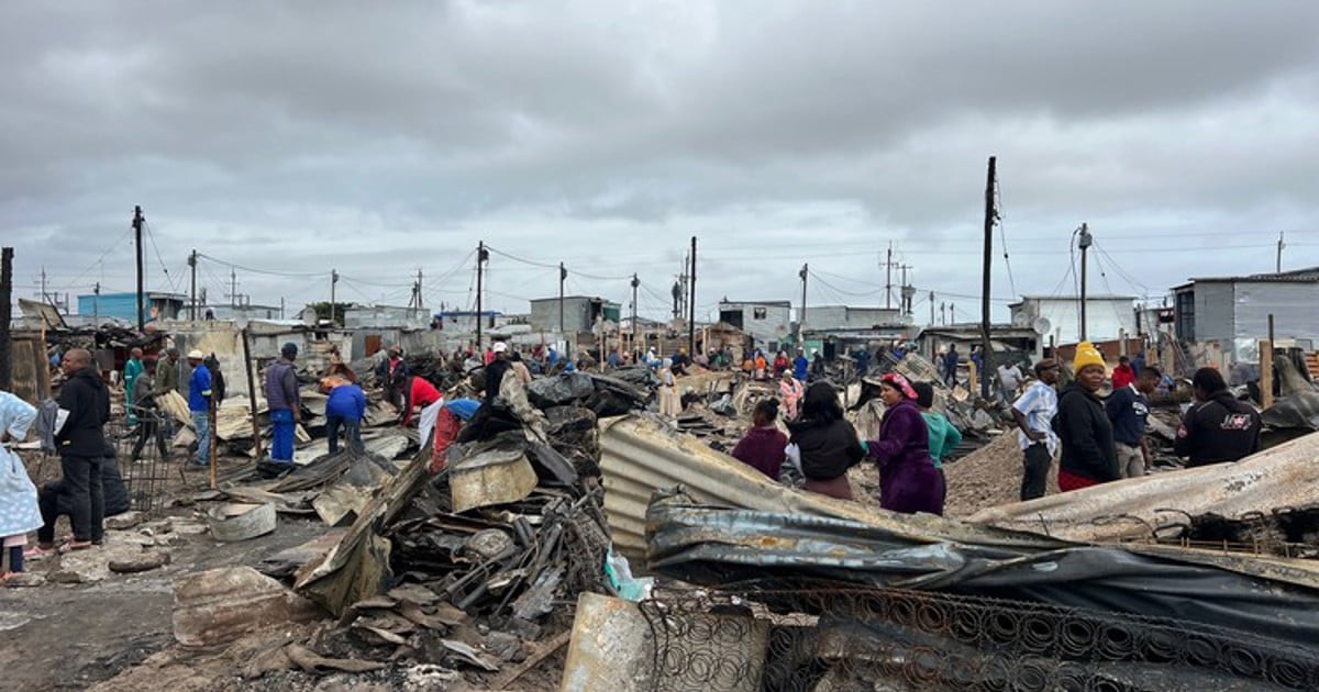 Govt urges Dunoon residents to partake in tackling overcrowding, housing woes - EWN