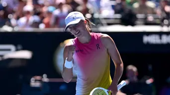 Swiatek recovers against Keys to reach Madrid Open semis Swiatek recovers against Keys to reach Madrid Open semis