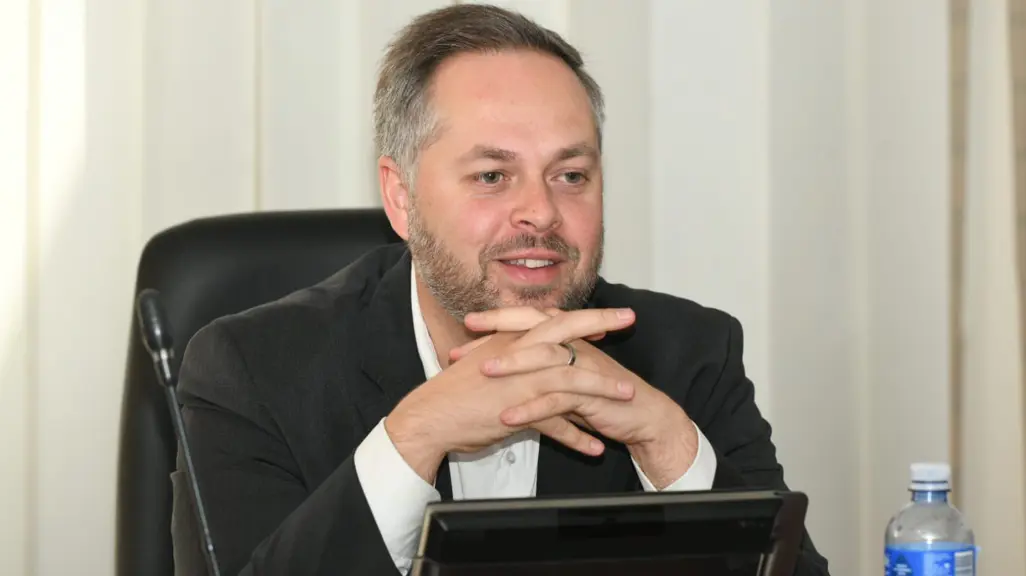 Plan to digitise Home Affairs Dept proves feasible, says Minister Schreiber