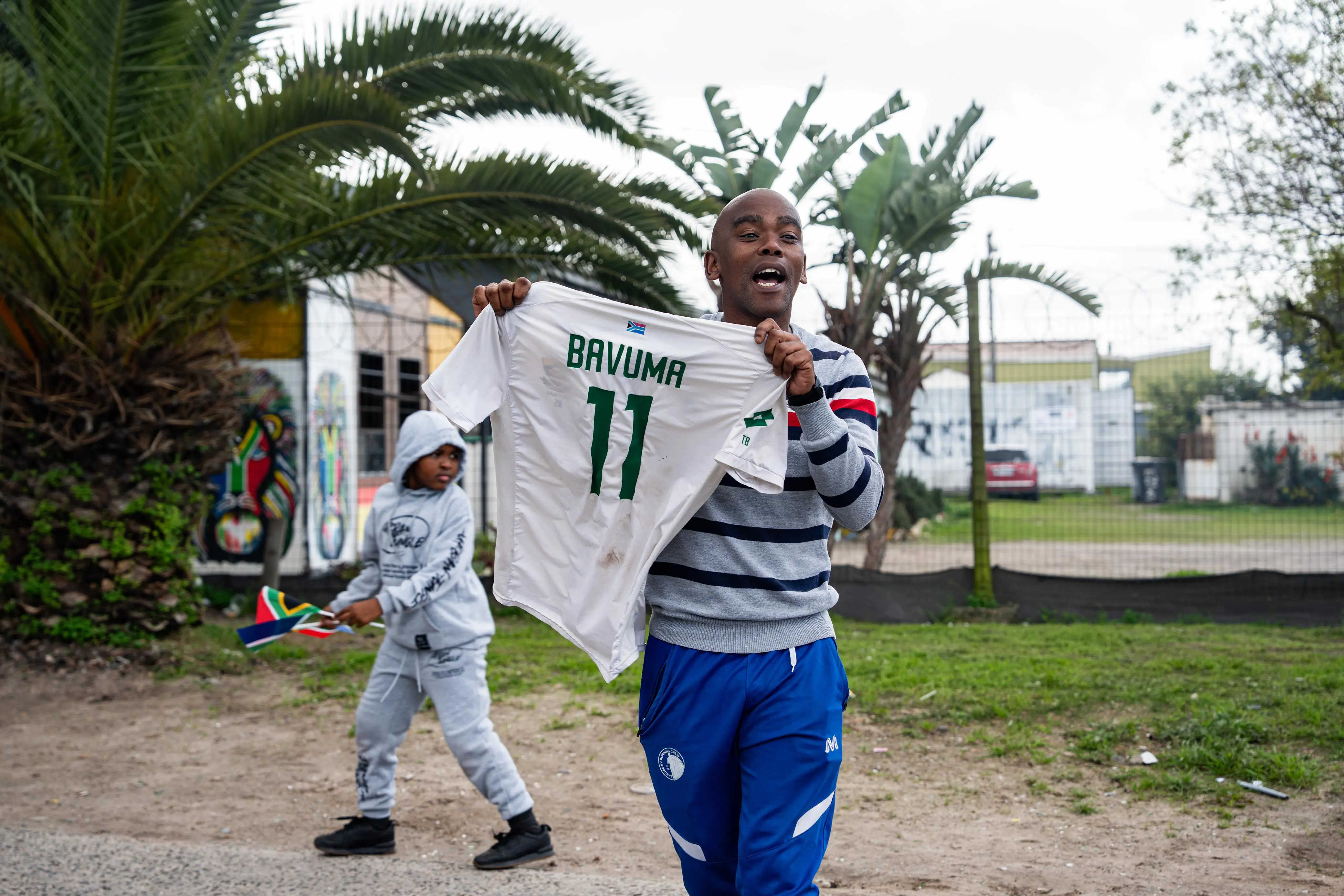 A Temba Bavuma fan during the Proteas' World Test Championship mace parade at the Langa Sports Ground in Langa, Cape Town on 25 July 2025. Picture: Kayleen Morgan/EWN A Temba Bavuma fan during the Proteas' World Test Championship mace parade at the Langa Sports Ground in Langa, Cape Town on 25 July 2025. Picture: Kayleen Morgan/EWN