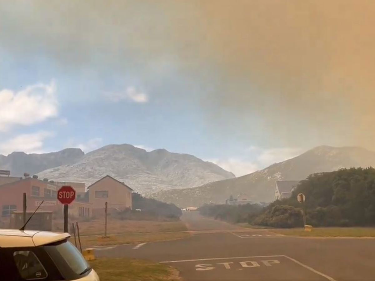 Overstrand fires continue to rage amid 'unpredictable winds', says mayor - Vimarsana News