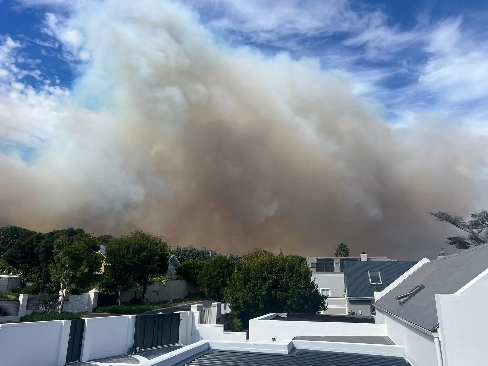 Firefighters are continuing to battle a wildfire in the Silvermine section of Table Mountain National Park.Picture: Clive Maasch Firefighters are continuing to battle a wildfire in the Silvermine section of Table Mountain National Park.Picture: Clive Maasch