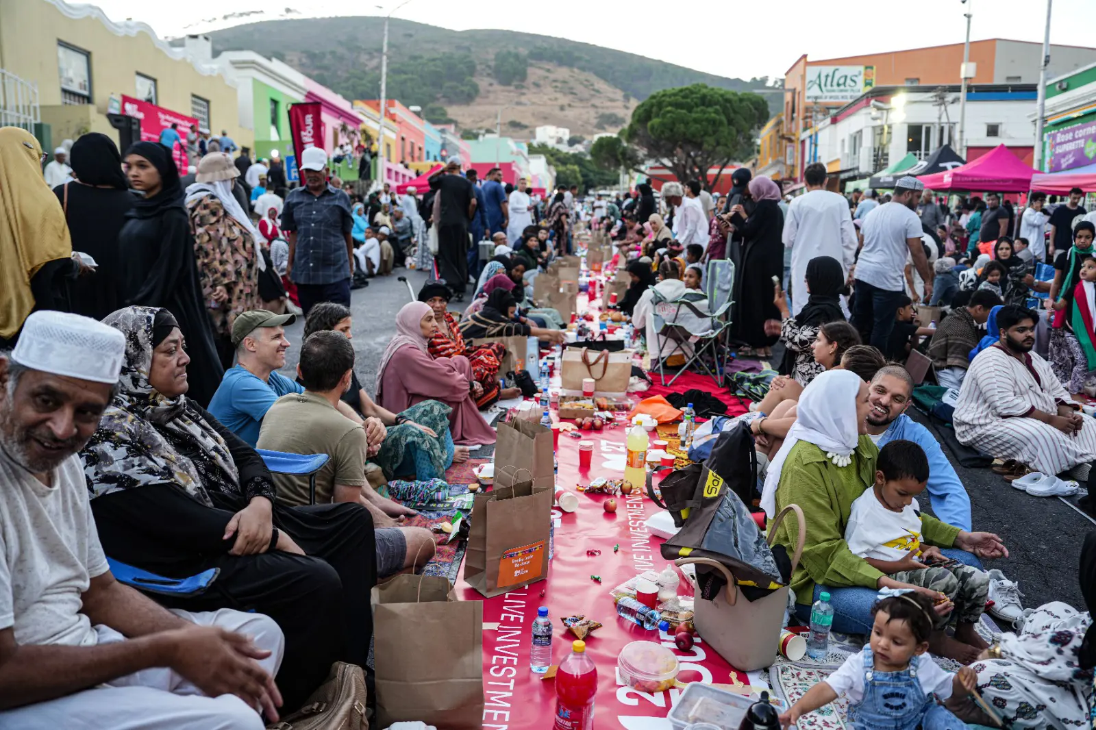 During Ramadan, observant Muslims refrain from eating and drinking from dawn to dusk, and traditionally gather with family and friends to break their fast in the evening.  Picture: Kayleen Morgan/Eyewitness News During Ramadan, observant Muslims refrain from eating and drinking from dawn to dusk, and traditionally gather with family and friends to break their fast in the evening.  Picture: Kayleen Morgan/Eyewitness News