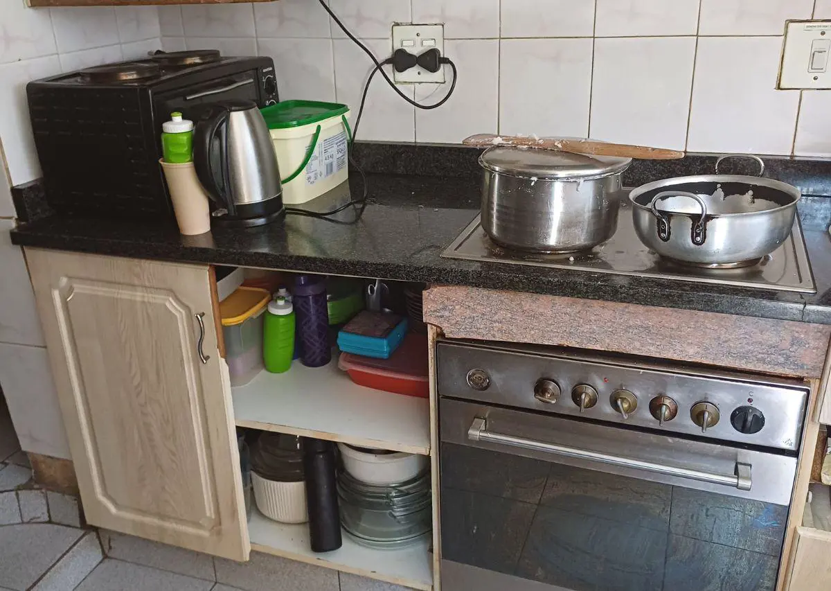 Siyakhubonga orphanage's stove is out of commission, with the centre forced to cook with a two-plate stove. Picture: Dominic Majola/Eyewitness News Siyakhubonga orphanage's stove is out of commission, with the centre forced to cook with a two-plate stove. Picture: Dominic Majola/Eyewitness News