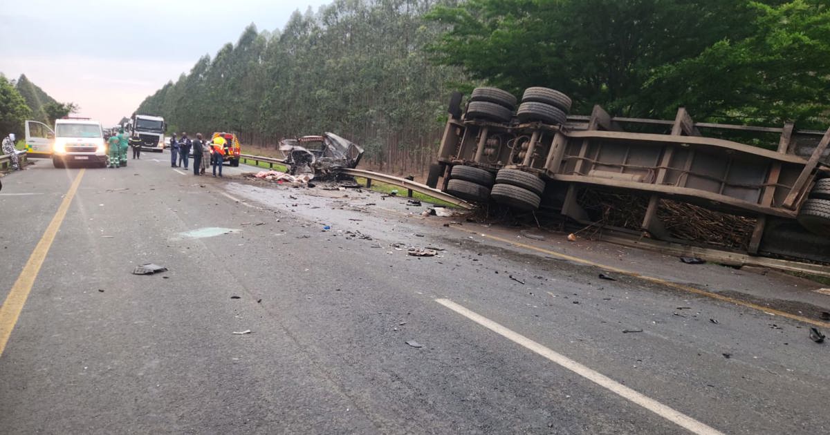 KZN N2 head-on collision leaves 11 dead, 8 injured - EWN