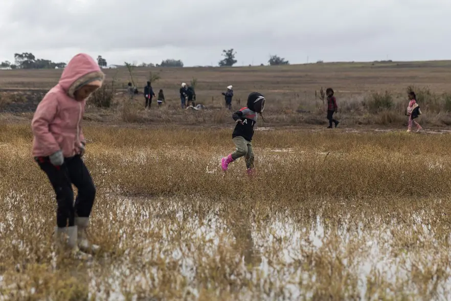 Despite the rain on Saturday, many children came out to help with the planting, while also finding time to play in the rain. Picture: Ashraf Hendricks/@GroundUp News Despite the rain on Saturday, many children came out to help with the planting, while also finding time to play in the rain. Picture: Ashraf Hendricks/@GroundUp News