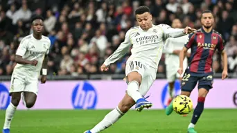 Real Madrid overcome Bernabeu boos to record Arbeloa's first win Real Madrid overcome Bernabeu boos to record Arbeloa's first win