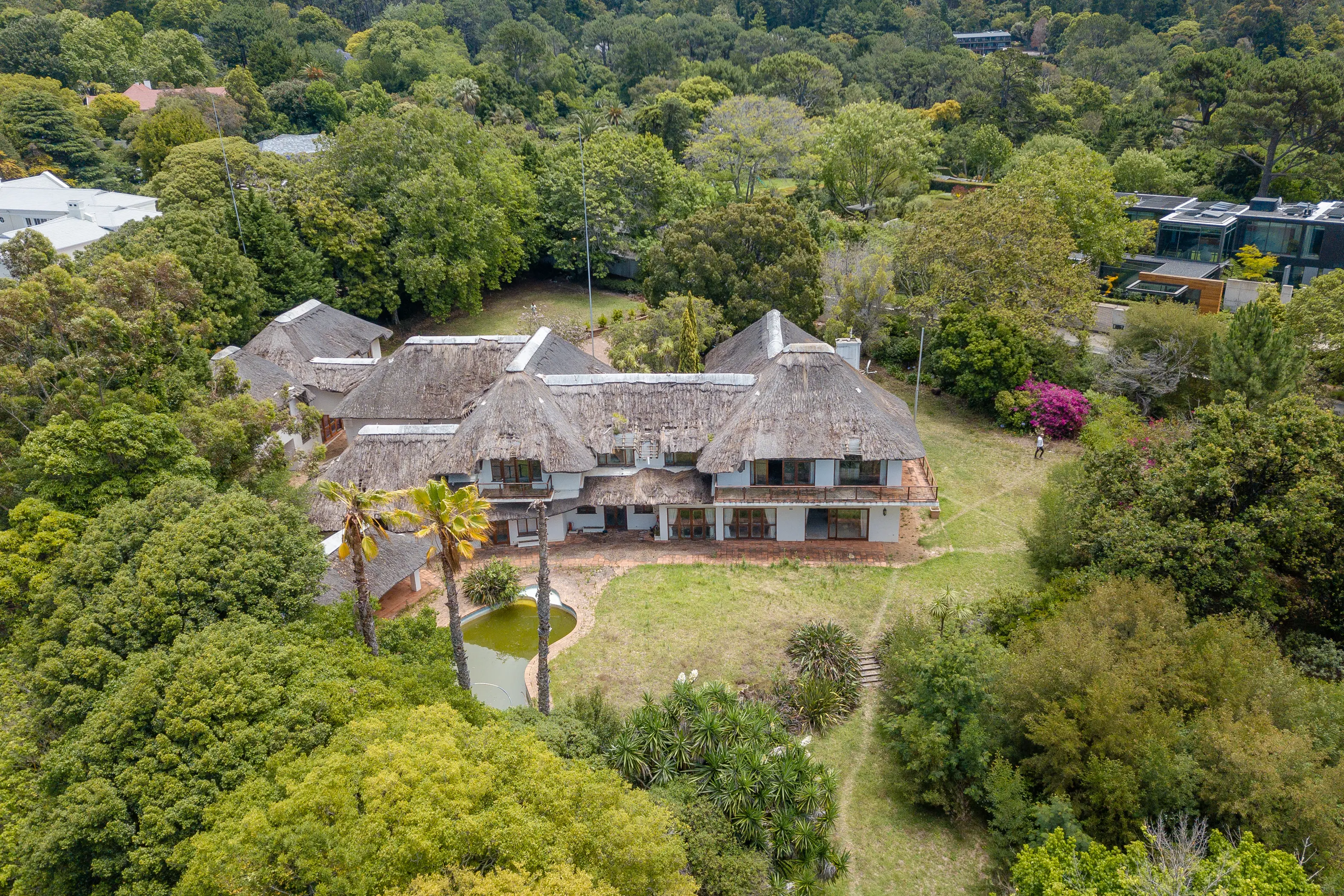 Bidding War Lost Only One Gupta Mansion Sold At A Steal - 1kjy2gy