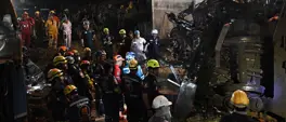 Thailand crane collapses onto train, killing 32 Thailand crane collapses onto train, killing 32