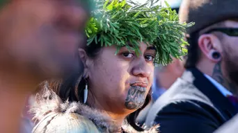 New Zealand's Maori anoint new queen, bury late king New Zealand's Maori anoint new queen, bury late king